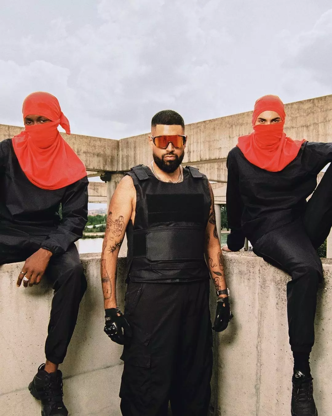 Abhir y Saint Lowe “repartiéndolo” con “BROWN BOY BOUNCE”