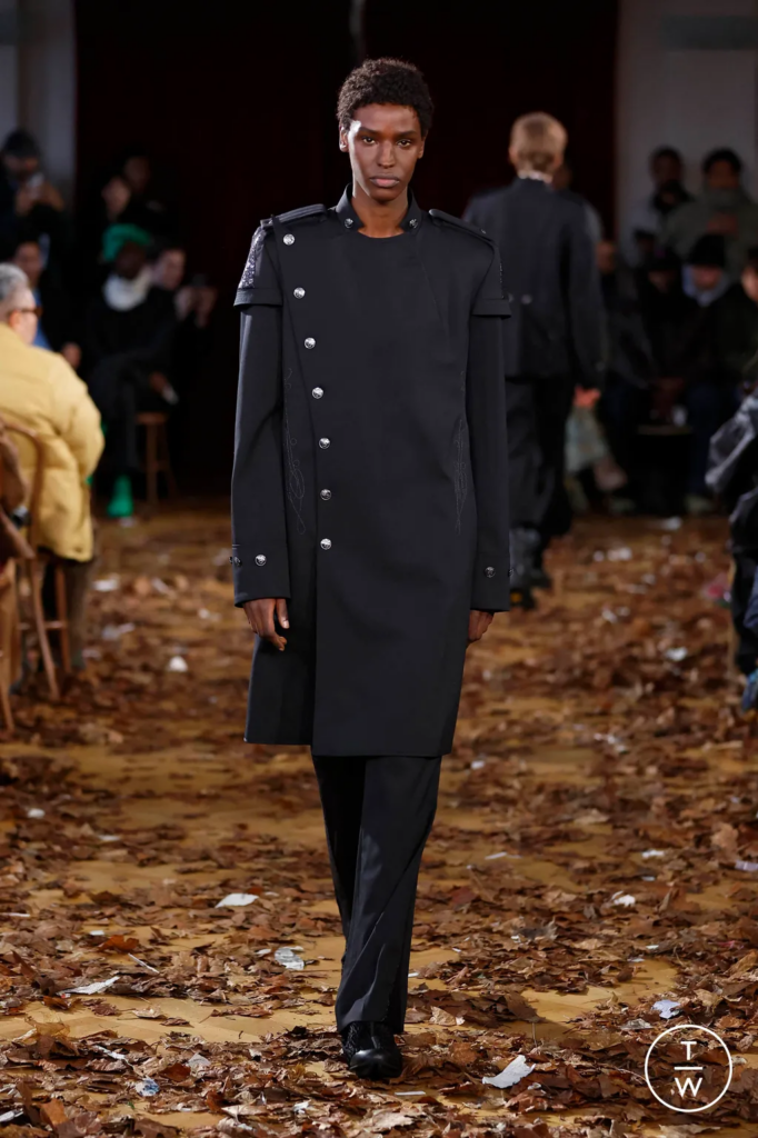 Look del desfile de Kiko Kostadinov